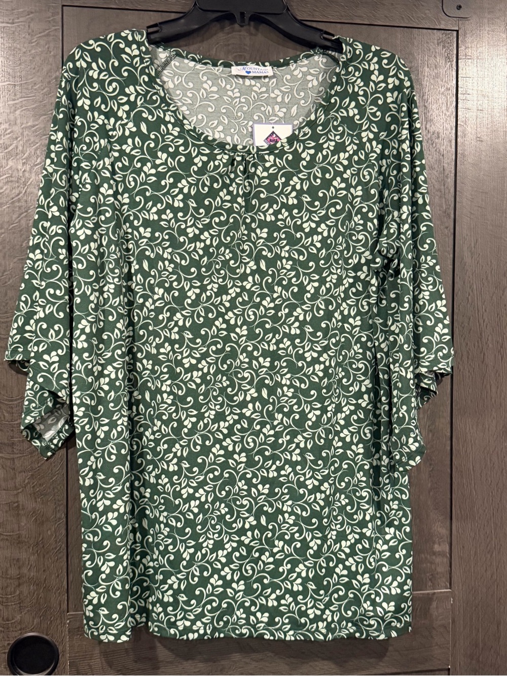 Green & White Floral-Print Women’s Top by Mountain Mamas